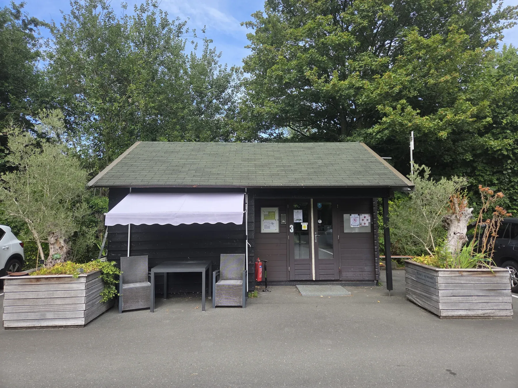Receptiegebouw van Camping Het Loze Vissertje